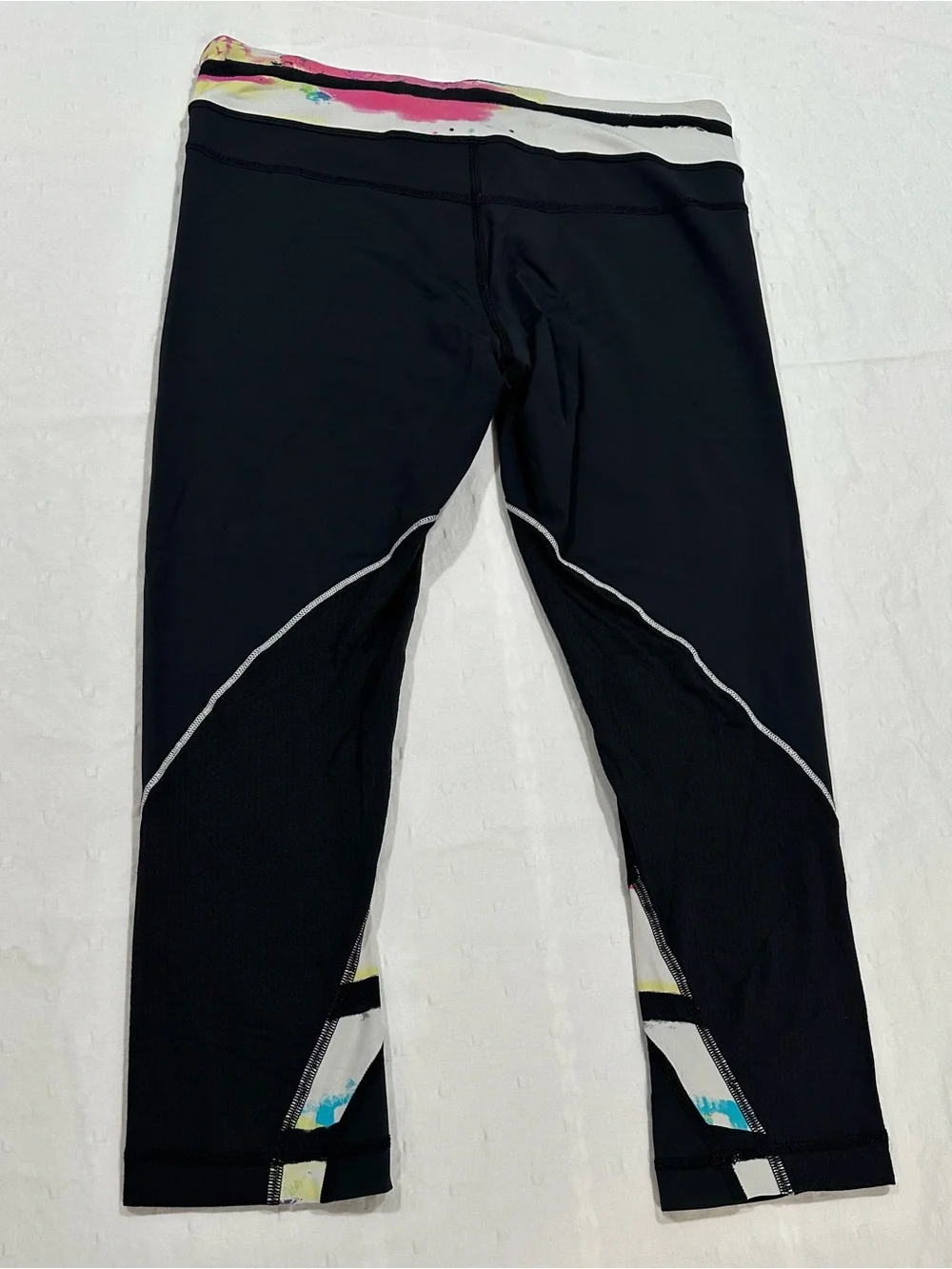 Lululemon Run Inspire Crop II Size 8 Black Groovy Stripe Rare Vintage